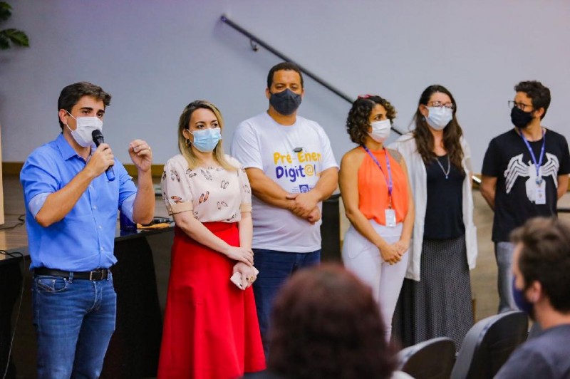 Professores mobilizam estudantes para fazer curso preparatório para o Enem