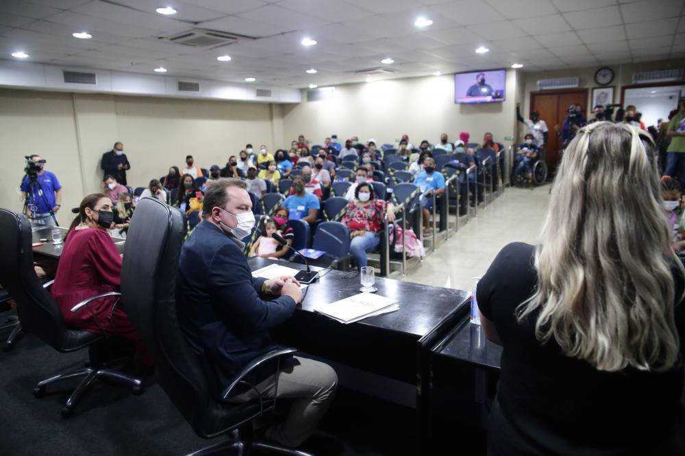Ciclo de palestras debate Inclusão da Pessoa Surda