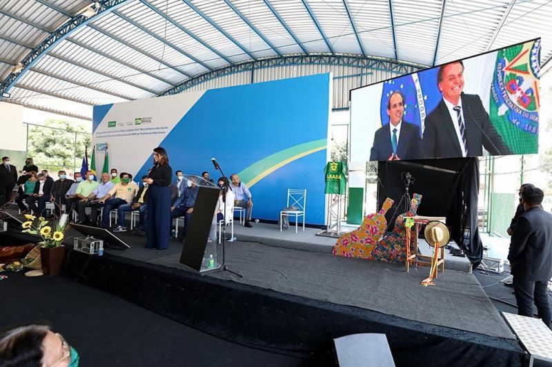 Em ato de entrega de Escola Cívico Militar, com participação do presidente Bolsonaro, Pinheiro reforça compromisso pela educação