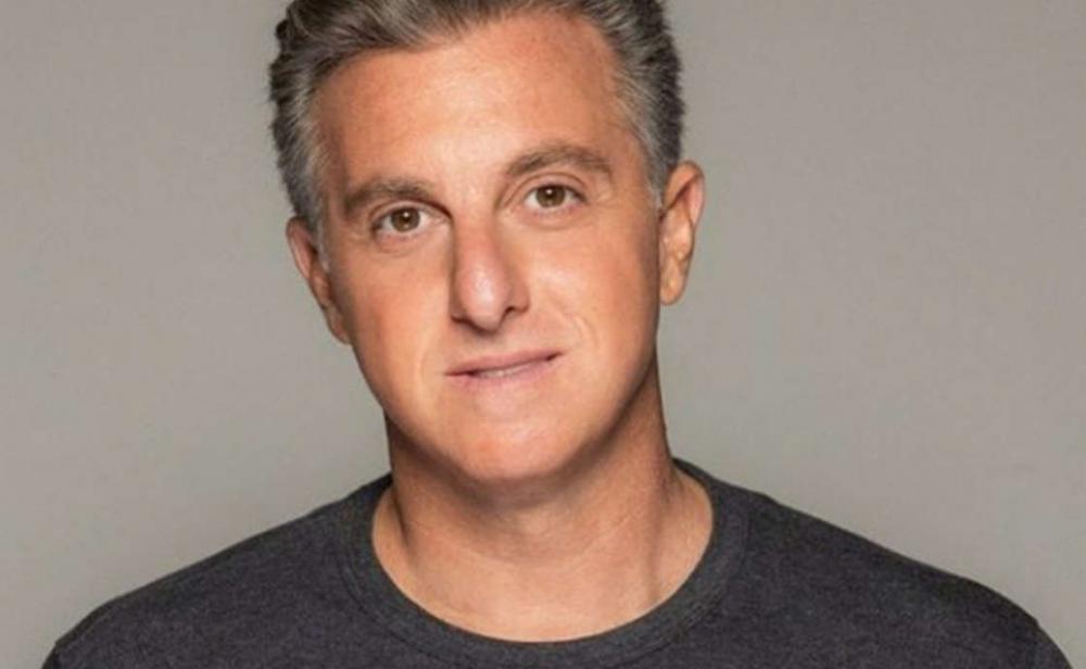 Após Faustão, Globo admite possível saída de Luciano Huck e busca solução para não perder o apresentador para a concorrência