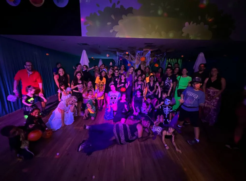 Bailinho de Halloween, jogos de tabuleiro e detetives do prédio azul marcam o fim de semana 