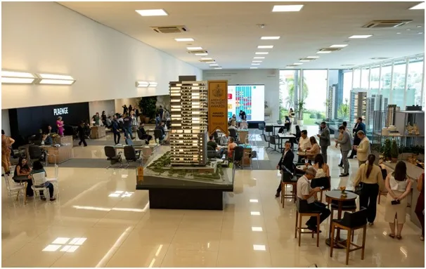Plaenge celebra venda histórica com 70% da torre vendida no lançamento do Aurum