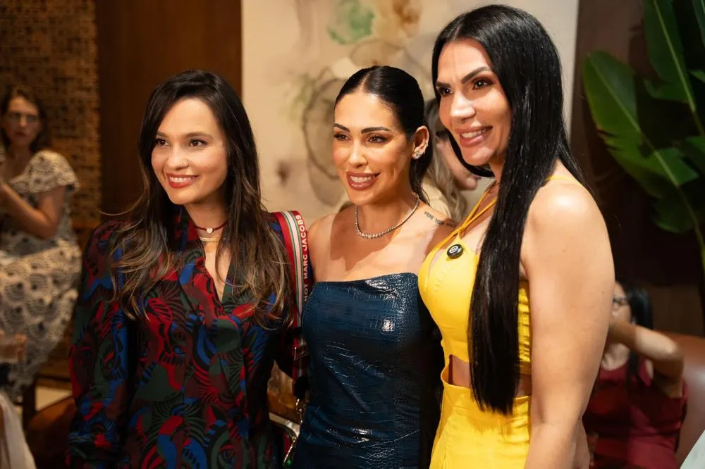 Bella Falconi participa de evento em Cuiabá e se encanta com Lago Di Vino
