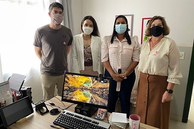 Visita à Casa de Amparo busca promover integração da rede