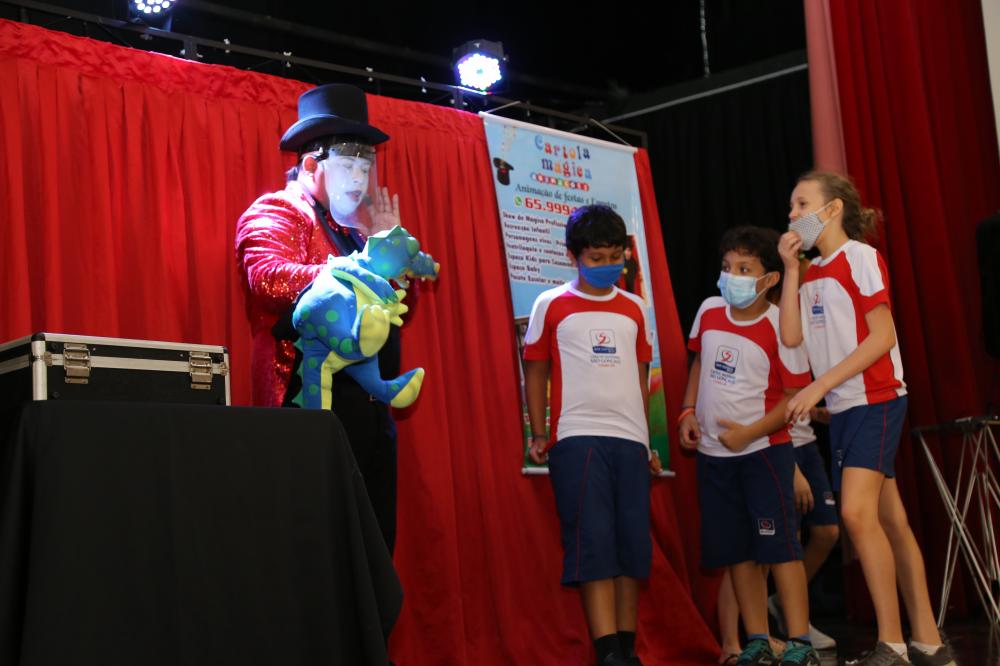 Escola celebra o dia das crianças com semana de programação especial