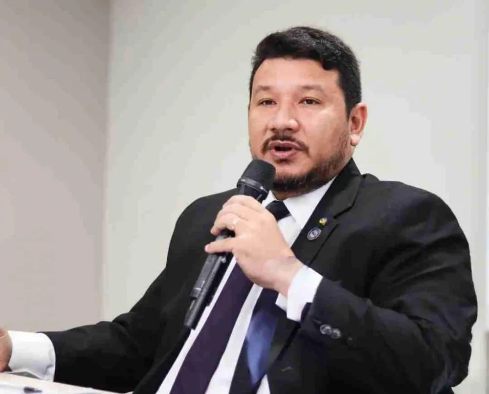 Fusões partidárias e a sobrevivência política