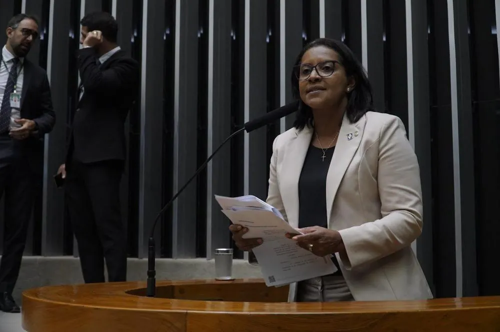 Deputada Gisela defende na tribuna da Câmara, punição severa contra produção de ‘deepnudes’ por meio da IA