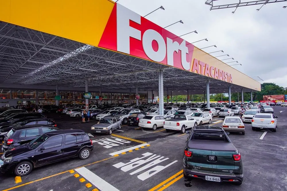Fort Atacadista entra no ritmo do Carnaval com promoções e bloquinho para clientes