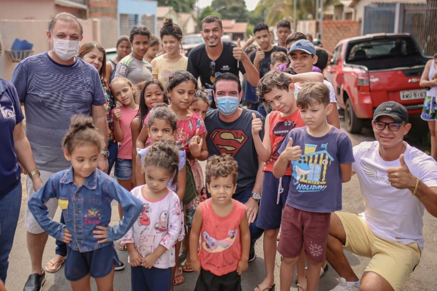 Prefeitura de Primavera do Leste entrega brinquedos no Dia das Crianças