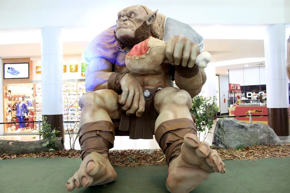 Goiabeiras Shopping vira cenário de fantasia com Orcs gigantes em mostra gratuita