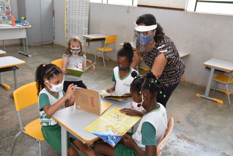 Professora da rede municipal de Educação fala das experiências vividas em meio a pandemia