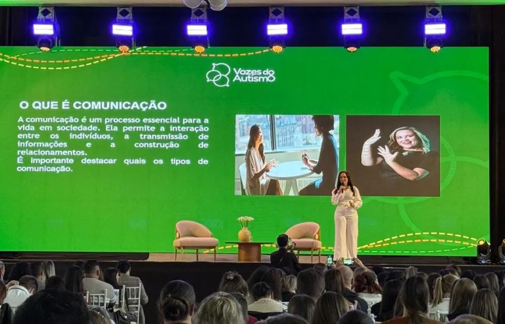 Cuiabana apresenta método inovador com Libras para autistas em congresso nacional no RS