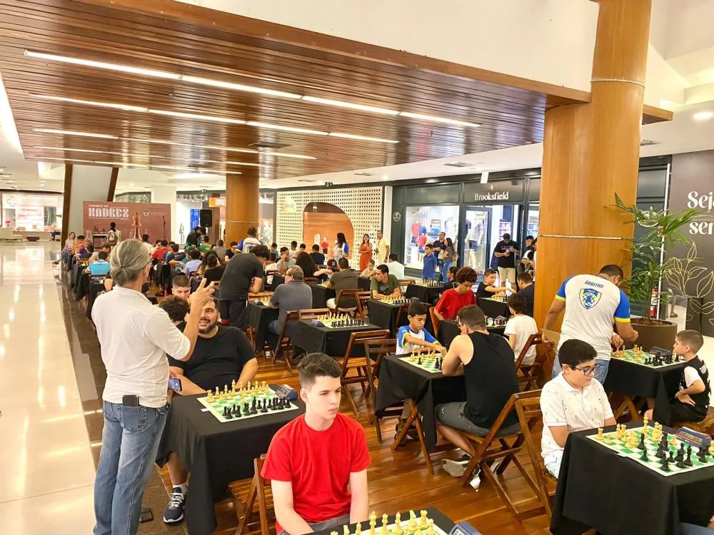 Goiabeiras Shopping realiza torneio de xadrez rápido com espaço inclusivo para surdos