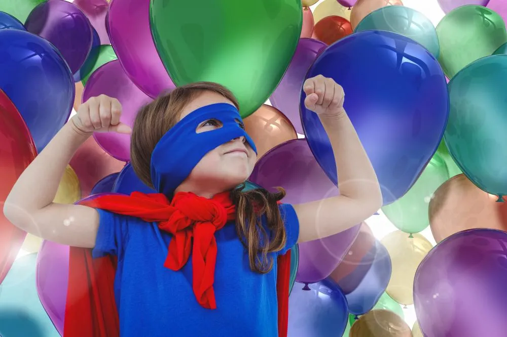 Oficina de ‘Capas de Super-Herói e Heroína’ encerra mês do Orgulho Nerd no Goiabeiras neste domingo