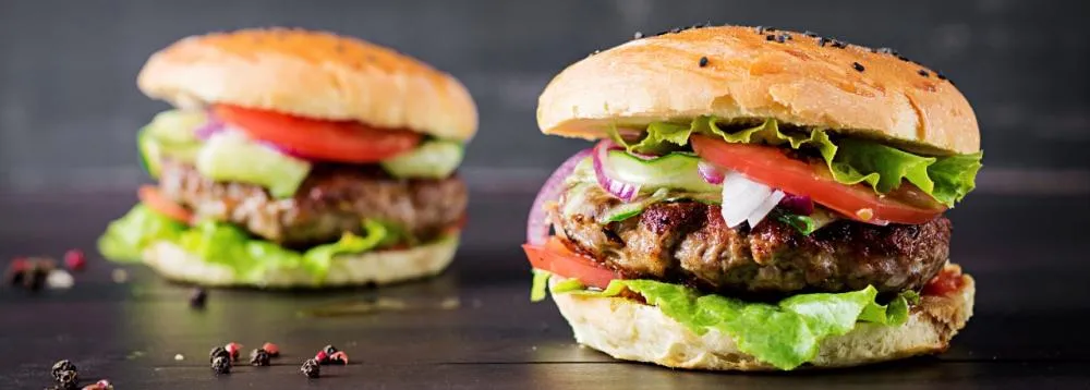 Hambúrguer: paixão mundial ganha versões gourmet e conquista brasileiros