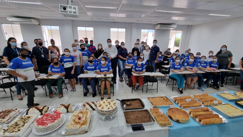 Programa Qualifica Primavera forma a primeira turma de alunos do curso de salgadeiro e padeiro