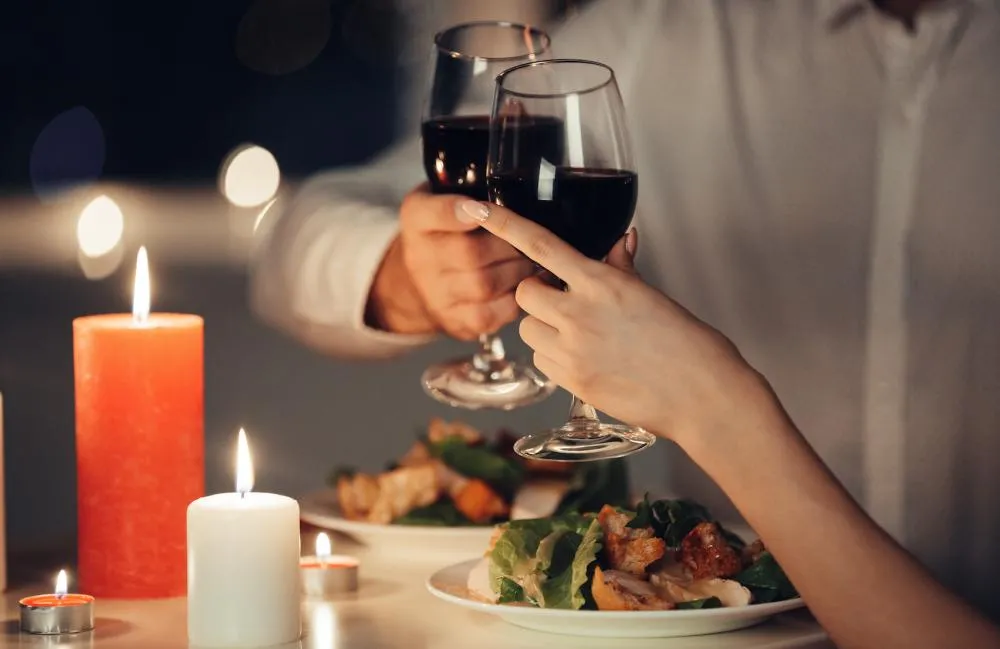 Surpreenda o seu amor com um jantar romântico, fácil e econômico para curtir a dois