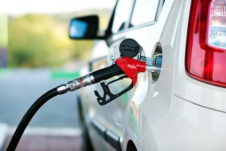 Câmara rejeita projeto que punia venda de gasolina adulterada em Primavera do Leste