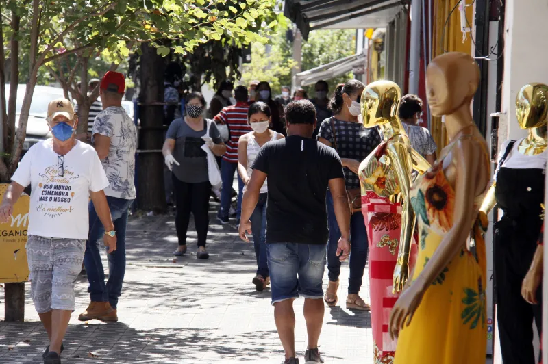Comércio do centro estará aberto no feriado de 7 de setembro durante desfile cívico em Cuiabá