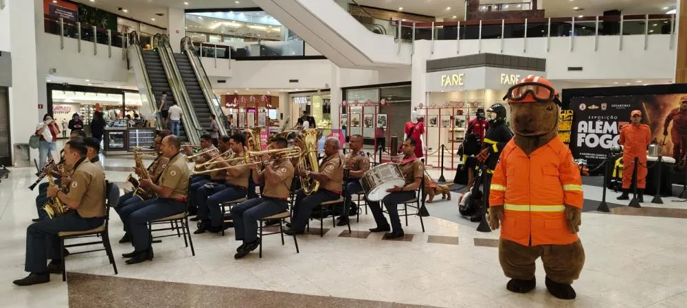 Exposição no Goiabeiras Shopping retrata bravura do Corpo de Bombeiros de Mato Grosso