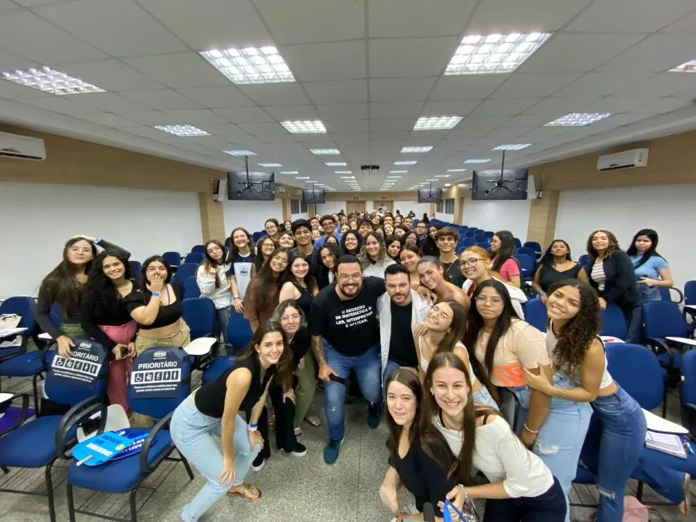 Estudantes ganham reforço gratuito com o Super Aulas ENEM 2025 do UNIVAG