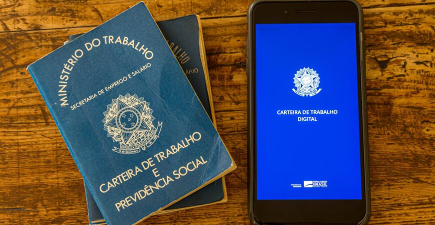 Número de empregos com carteira assinada cai a metade em 2020 após revisão do Caged