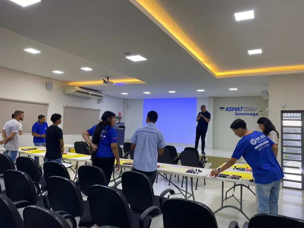 Curso de cartazista capacita colaboradores de supermercados de Cuiabá e Várzea 