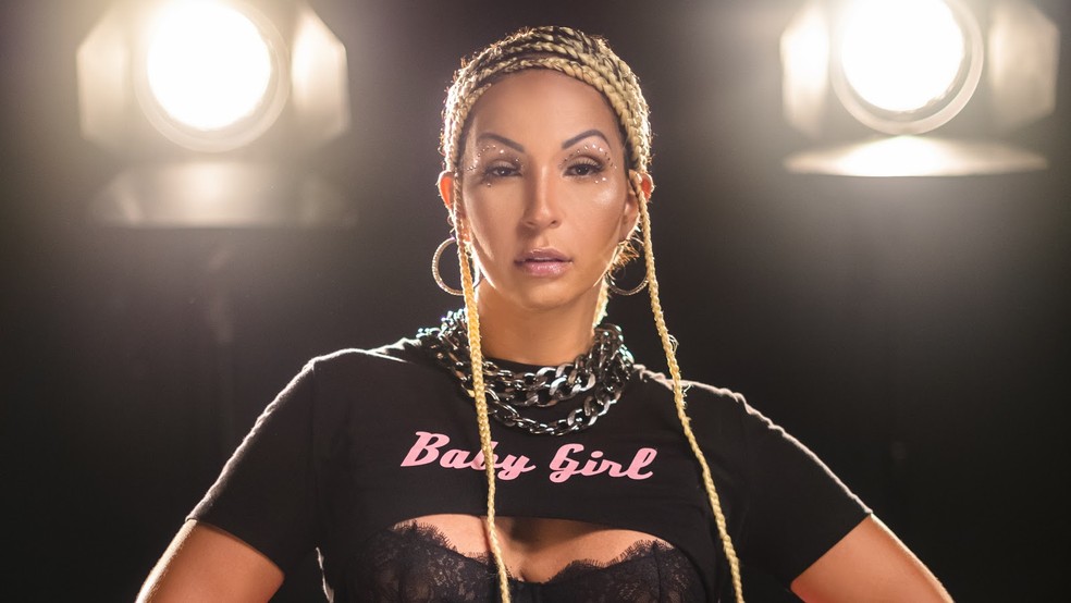 Valesca Popozuda é internada com pneumonia no Rio