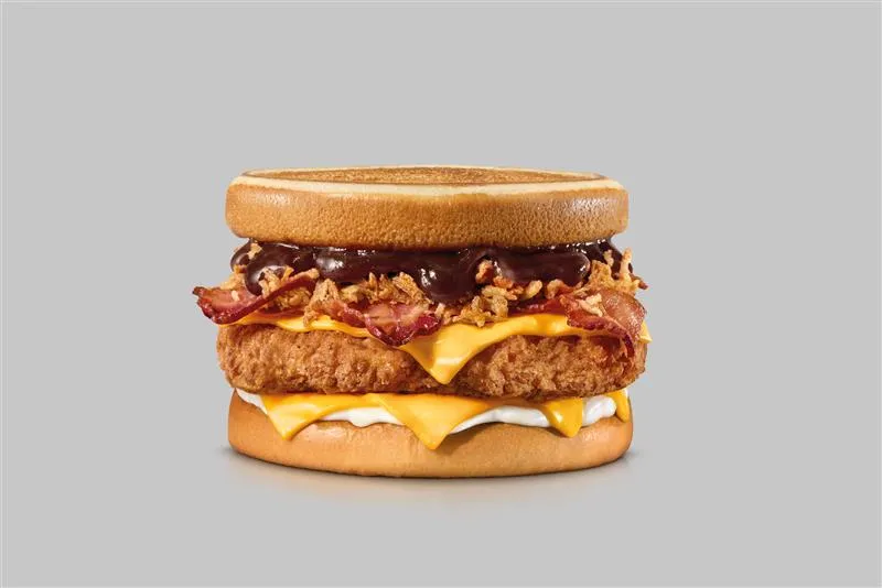 McDonald’s lança seis produtos em collab com Stranger Things, da Netflix, incluindo sanduíche invertido