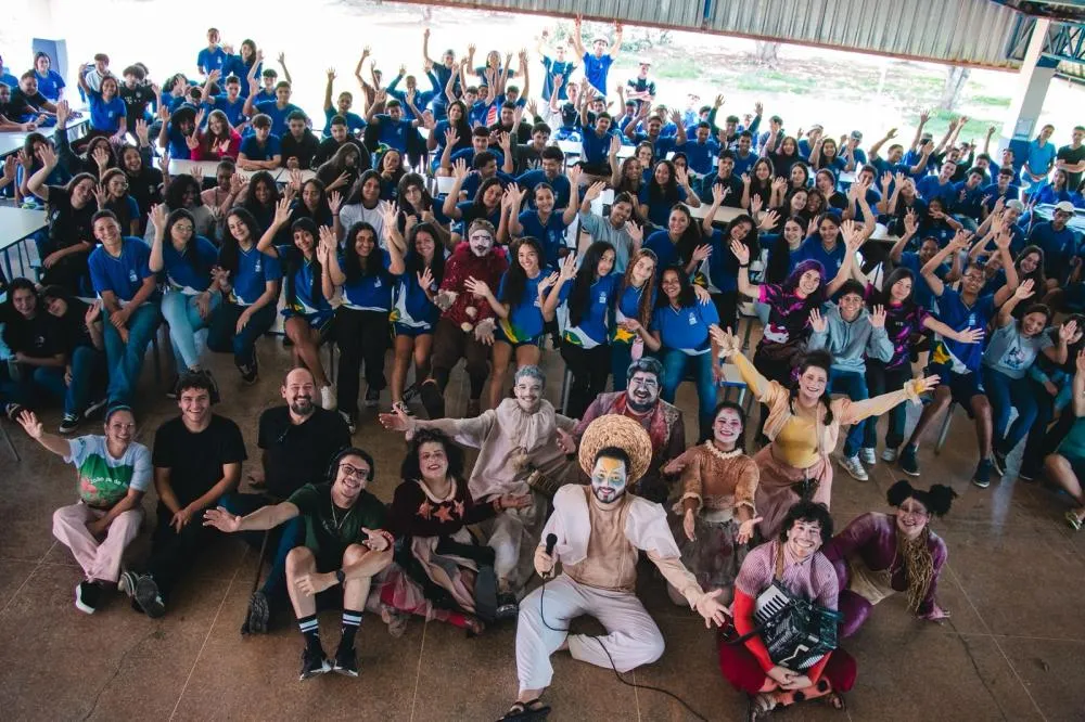 Grupo Teatro Faces leva espetáculo “Sinhadores” a cidades e distritos de MT