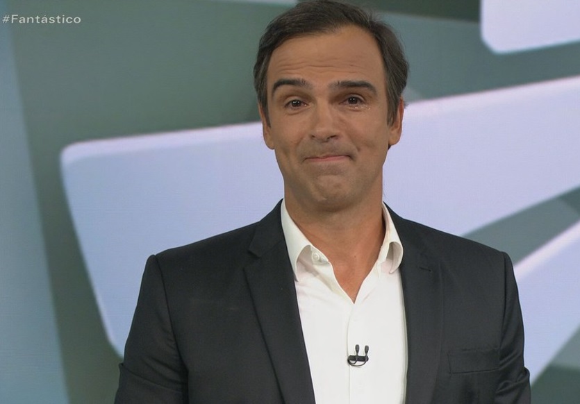 Tadeu Schmidt se emociona na despedida do 'Fantástico': 