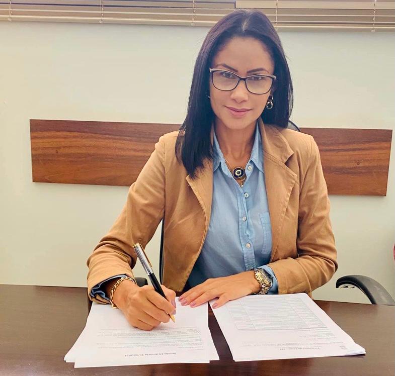 Vereadora Wanessa cobra vacinação para jornalistas em Primavera do Leste