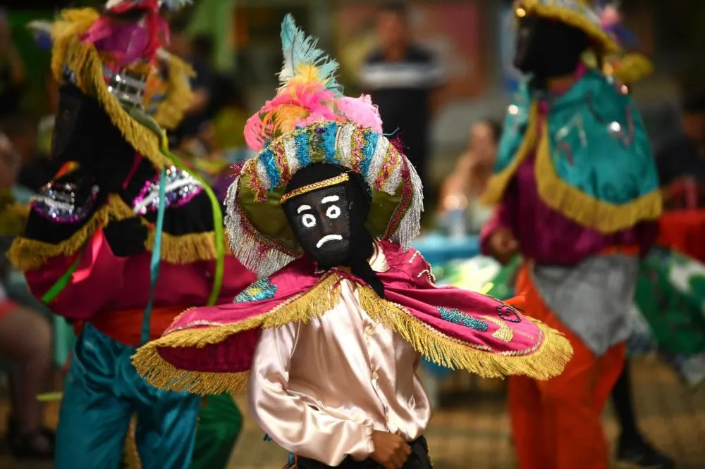 Último Quintal do Sesc Poconé tem Mascarados e Forró Zabumba Beat