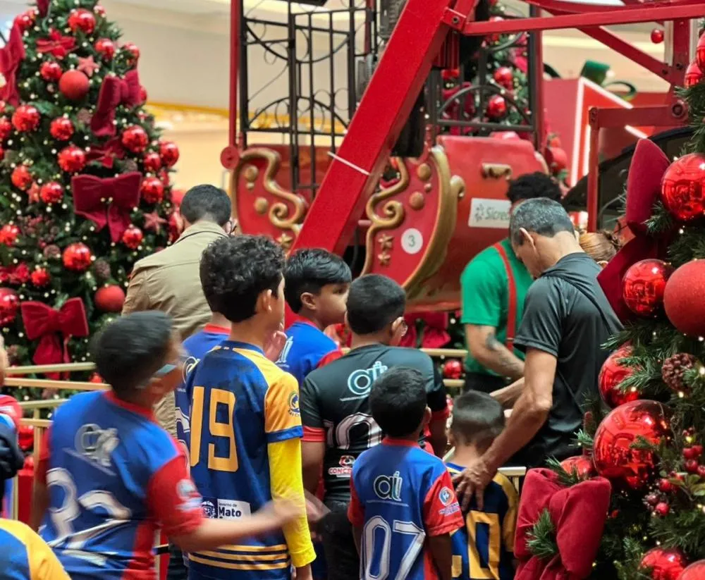 Shopping promove Natal inclusivo e especial para os participantes do projeto “Xás Crianças”, de Cuiabá