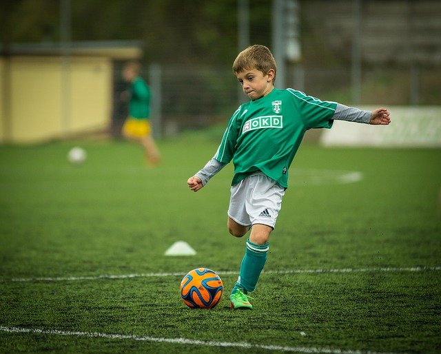 Introdução precoce nos esportes tem aumentado lesões e traumas em crianças