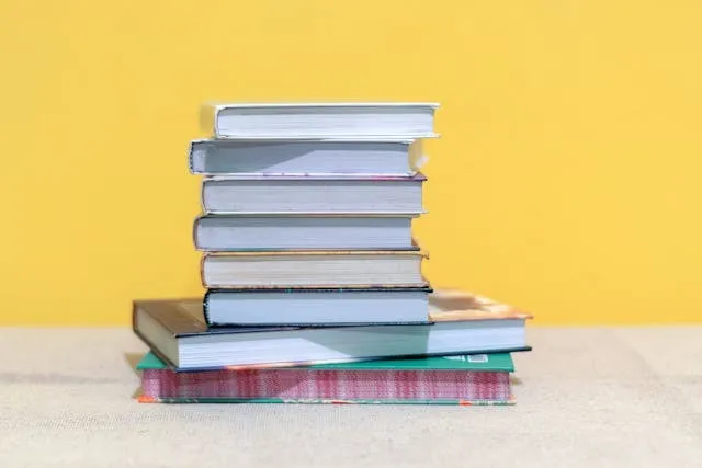 Campanha solidária arrecada materiais escolares e livros literários em shopping da capital