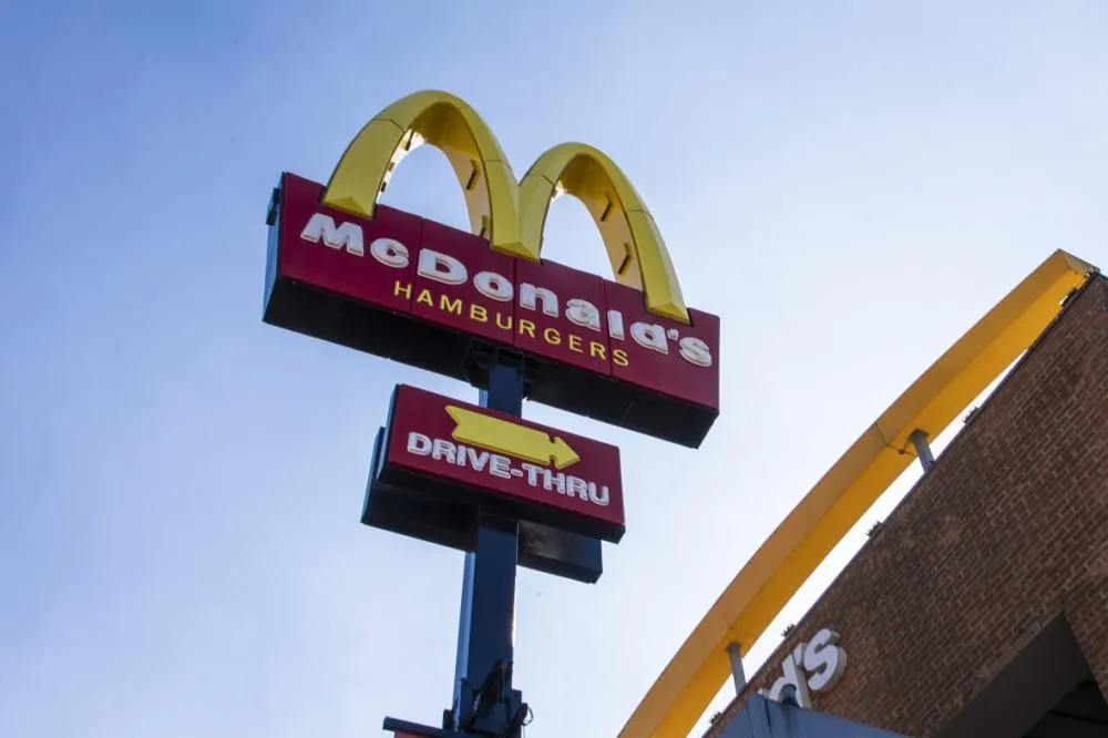 Emprego jovem: McDonald’s abre 15 vagas em Várzea Grande