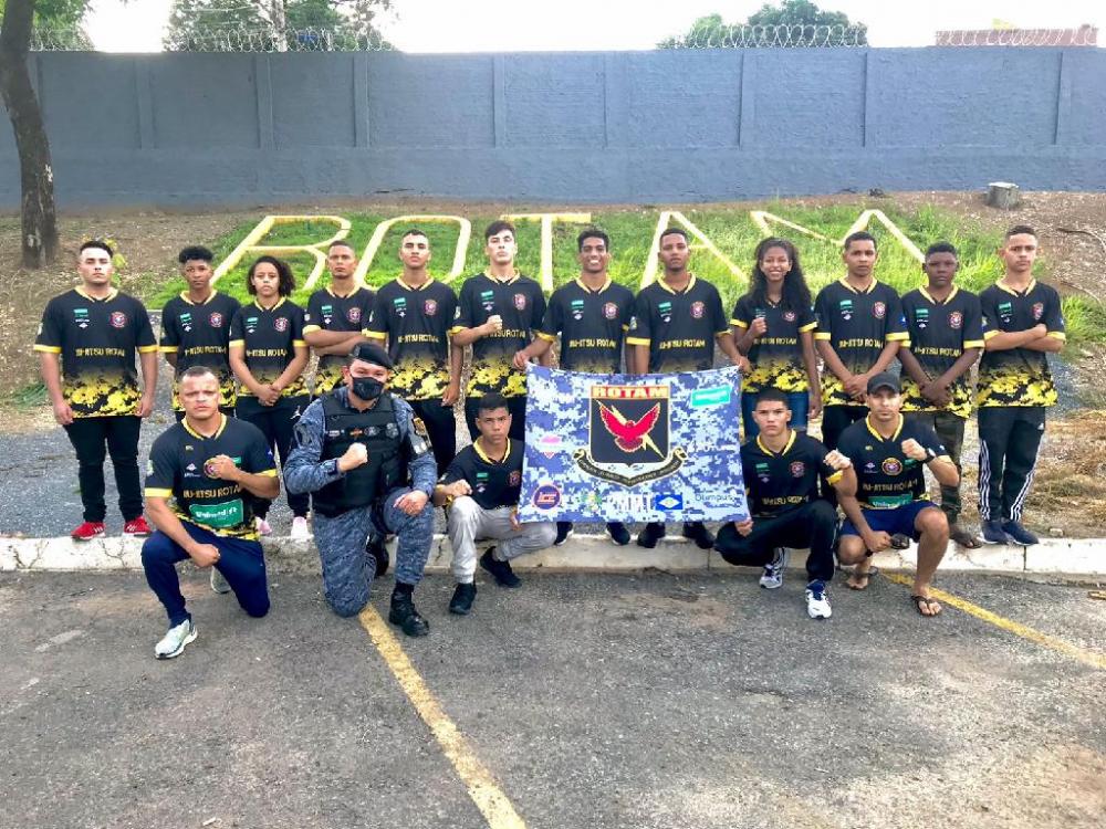Alunos do projeto Jiu-Jitsu Rotam participam do campeonato mundial da categoria em São Paulo