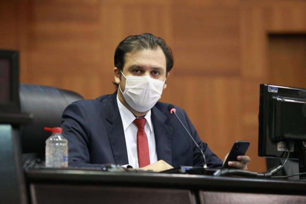 Deputado cobra prioridade na vacinação para profissionais da educação 