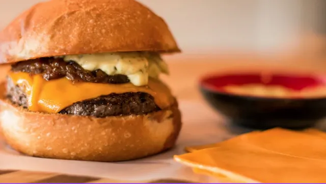 Hambúrguer gourmet é opção para inovar no preparo de pratos em casa