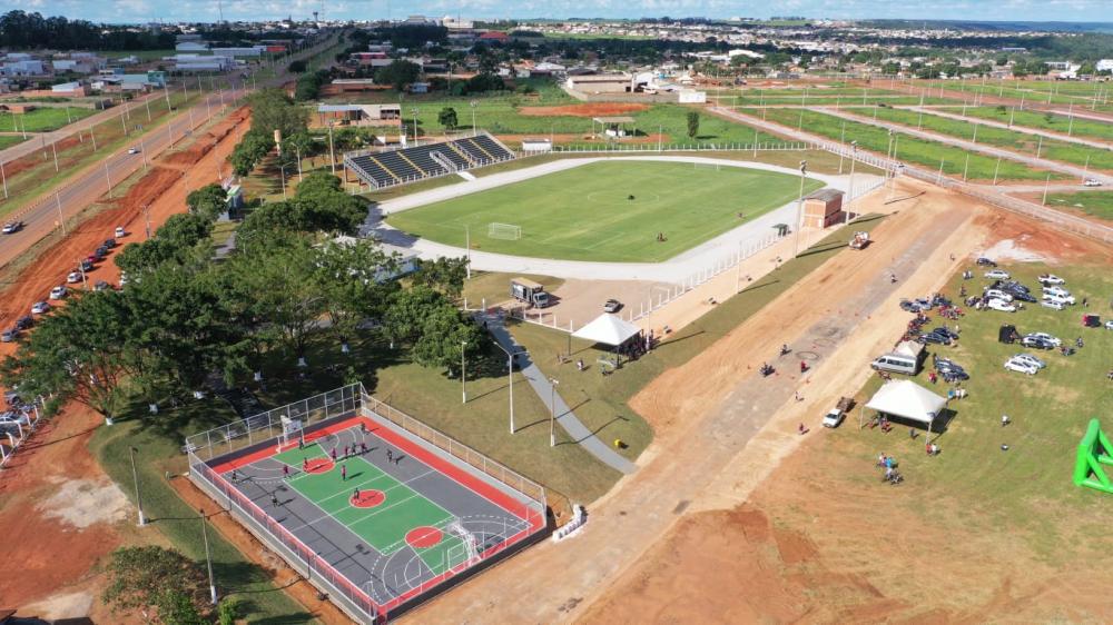 Prefeitura entrega revitalização do Estádio Félix Belém de Castro e Espaço Jovem