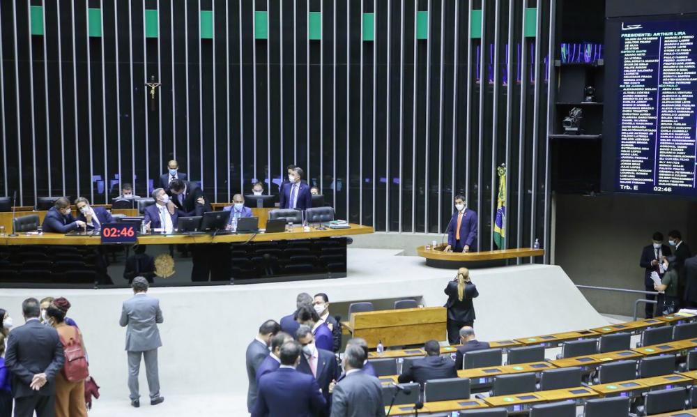Governo retira precatório da educação do teto, e CCJ do Senado aprova novo texto da PEC