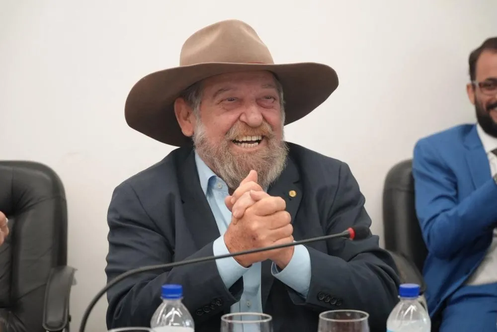 NELSON BARBUDO É RECEBIDO COM APLAUSOS NA FRENTE AGROPECUÁRIA