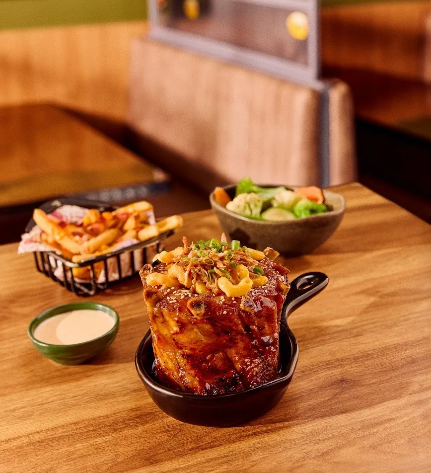 Outback oferece bebida refil gratuita na compra da Ribs Rocker Crown por tempo limitado
