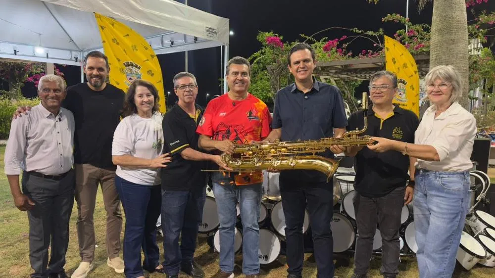Deputado Thiago Silva entrega mais de 150 instrumentos para a Orquestra e fanfarra de Primavera
