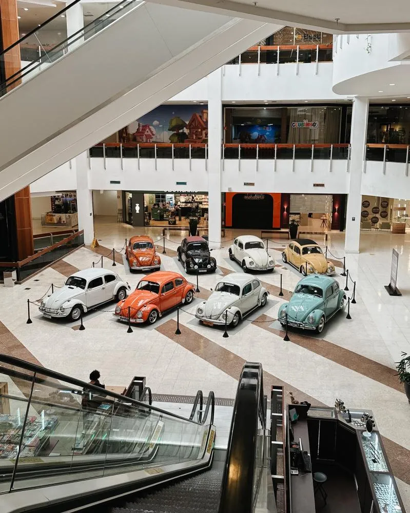 Exposição “Fusca Lovers” reúne modelos icônicos no Goiabeiras Shopping 
