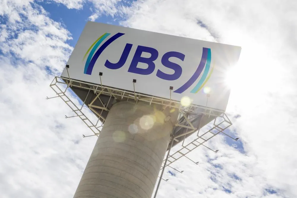 Com 12 fábricas em MT, JBS tem lucro de US$ 221 milhões no primeiro trimestre de 2026