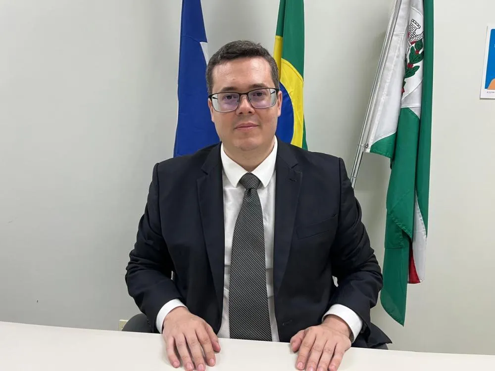 Racismo, xenofobia, homofobia e etarismo: novo livro mostra como violências se cruzam no ambiente de trabalho