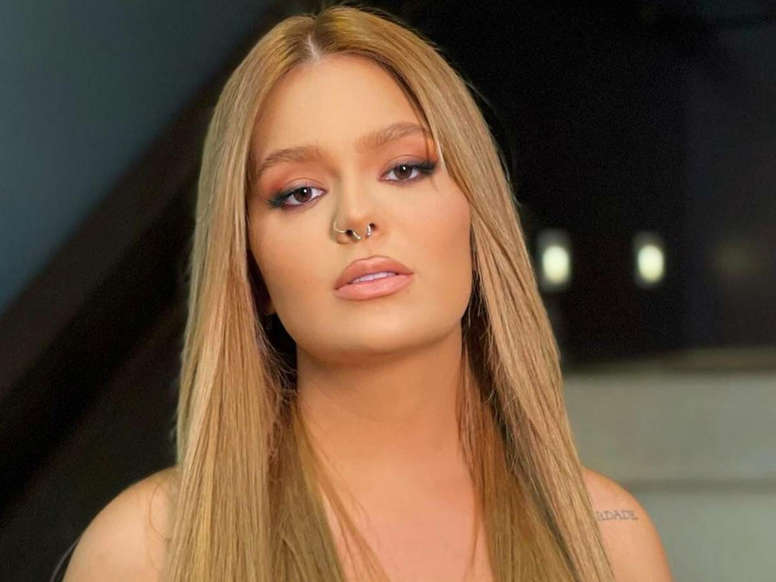 Viih Tube é flagrada em festa aos beijos com dois famosos, saiba quem