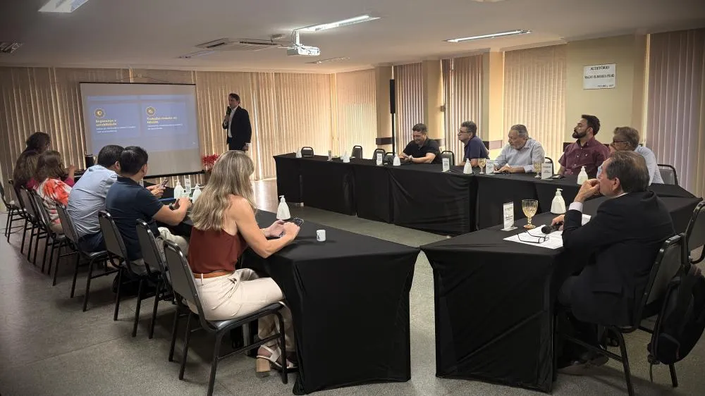 Saúde mental no ambiente de trabalho, acesso ao crédito e ações institucionais pautam reunião da diretoria da ACCuiabá